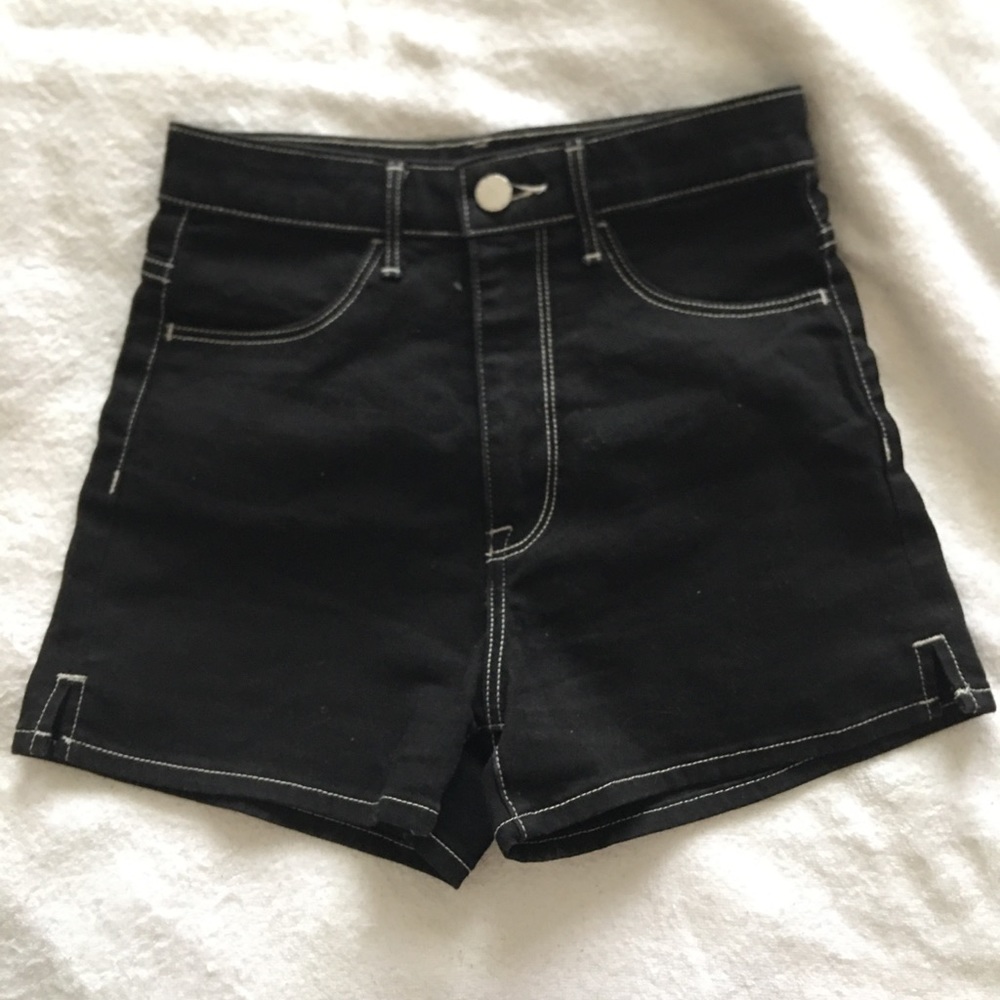 H&M shorts in black, new, US 0